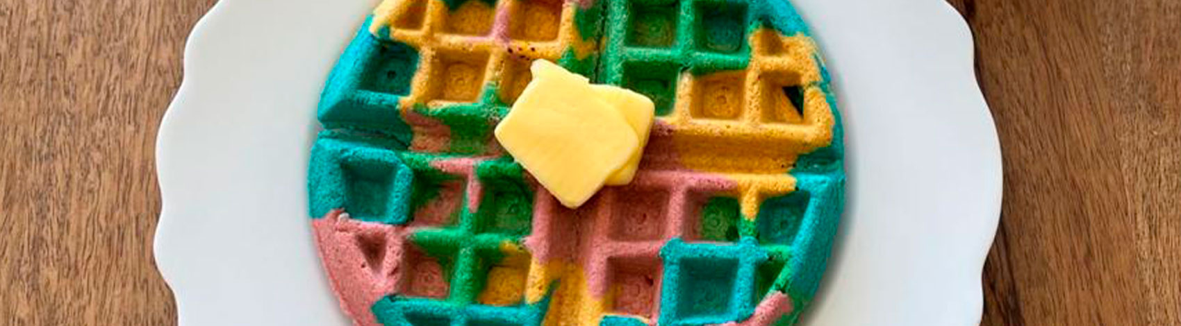 Waffles de colores con avena y plátano