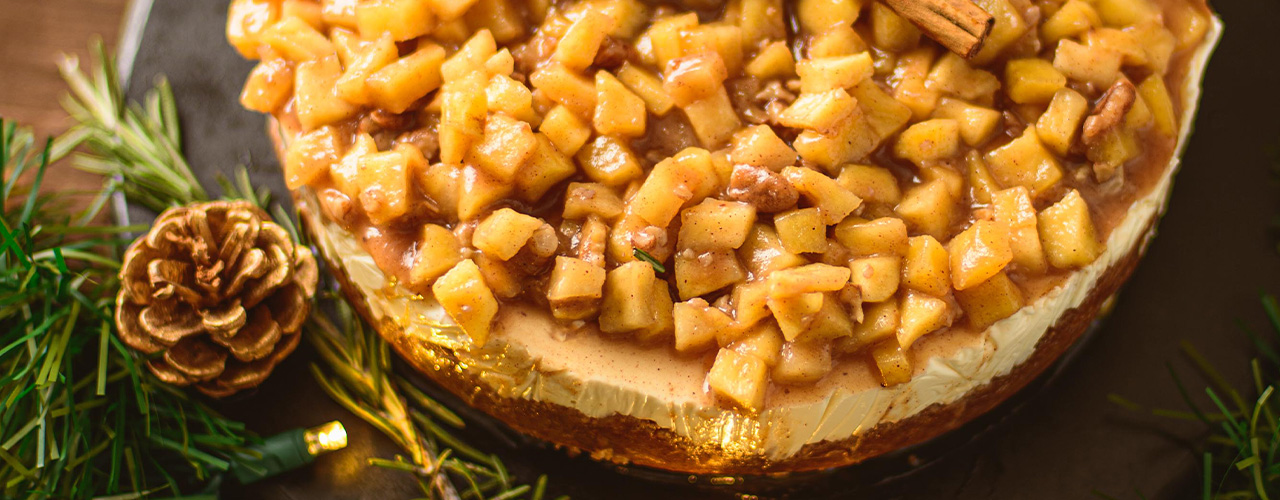 Cheesecake navideño de manzana con canela