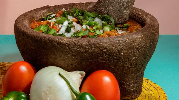 Salsa tatemada con chile jalapeño y serrano