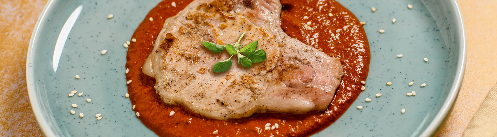 Chuletas en mole de moras