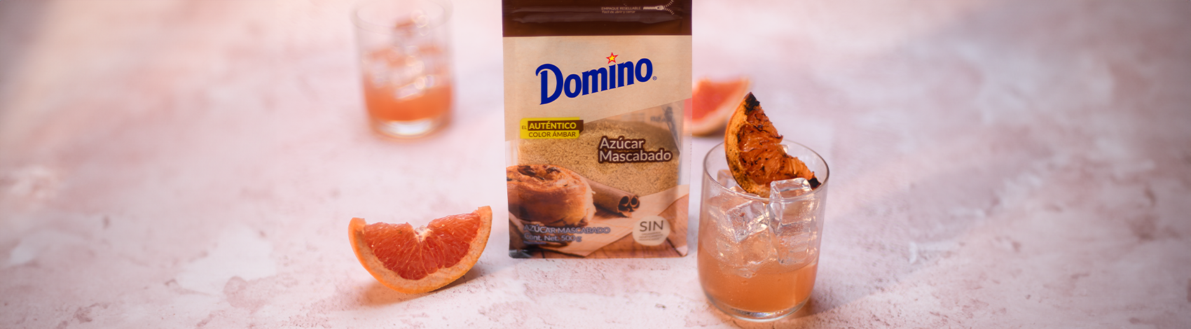 Cocktail de campari, toronja y tequila