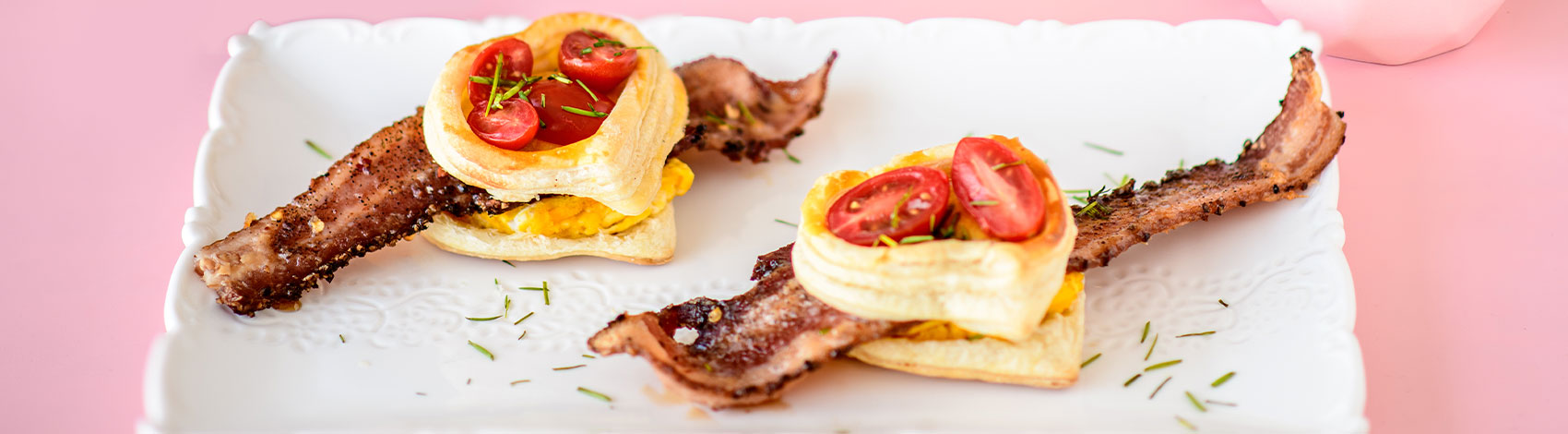 Corazones de masa de hojaldre con tocino