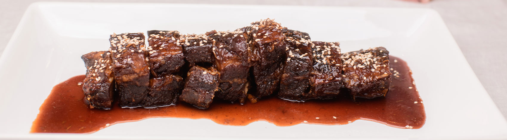 Costillar de res glaseado