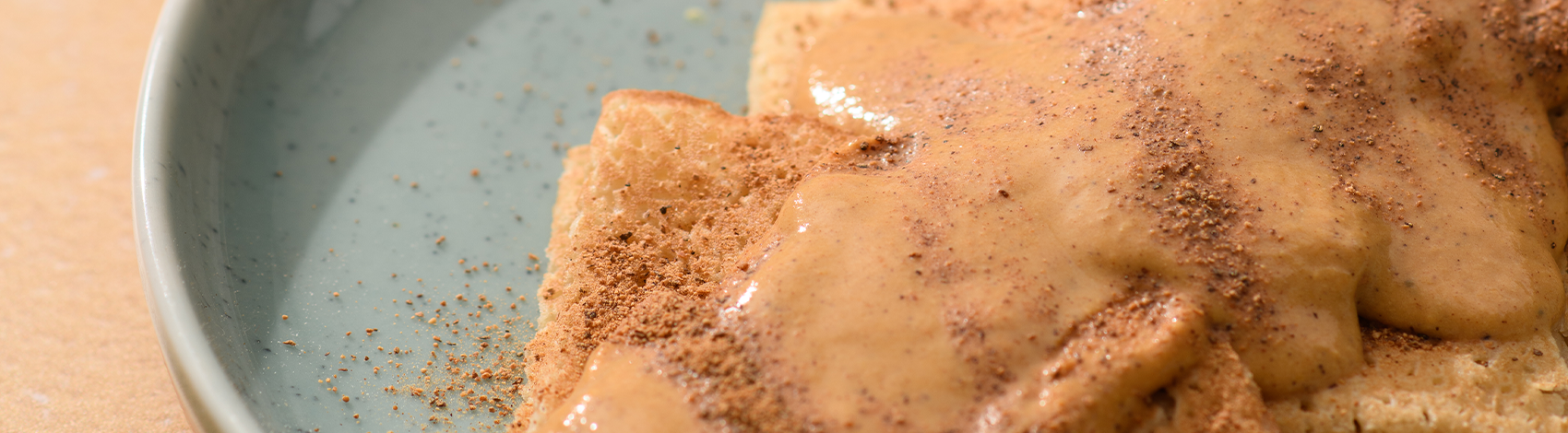 Crepas con salsa de calabaza y nuez