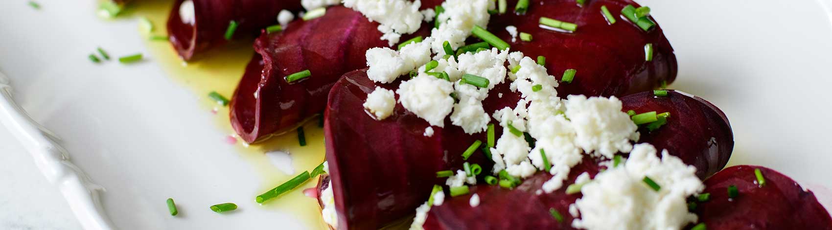 Tacos de betabel con queso feta cremoso
