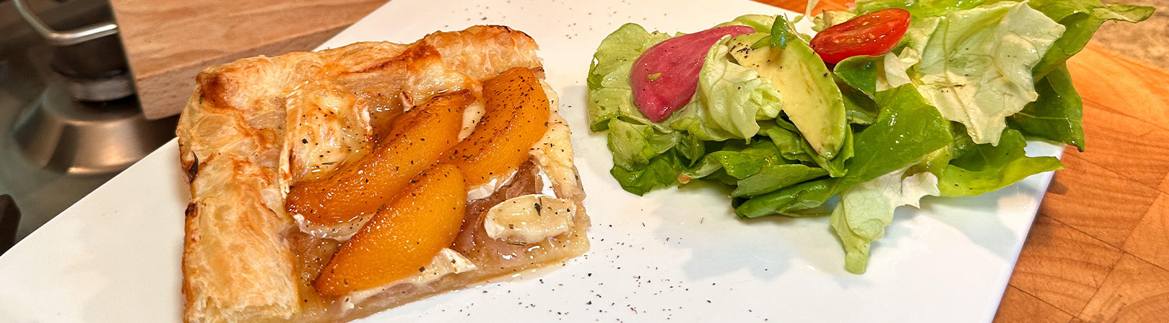 Tarta de durazno y queso brie