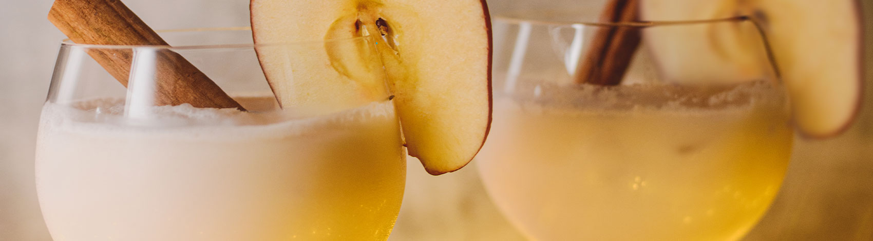 Cocktail de sidra de manzana y bourbon