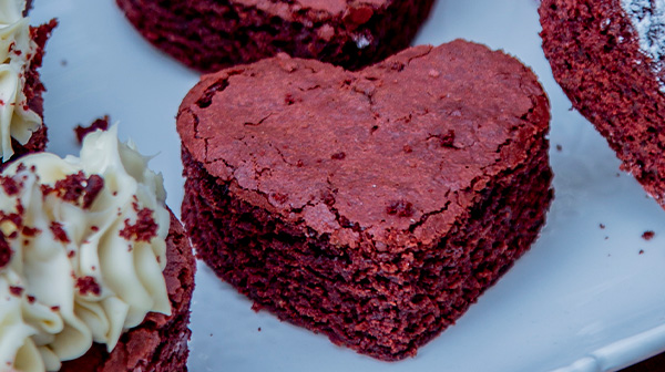 Brownies de corazón red velvet