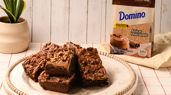 Brownies con garapiñado de nuez