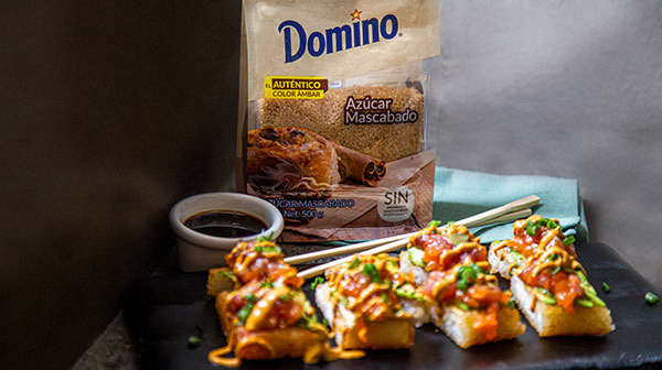 Crispy rice cakes con spicy tuna