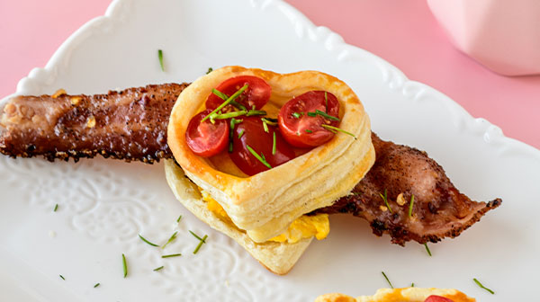 Corazones de masa de hojaldre con tocino