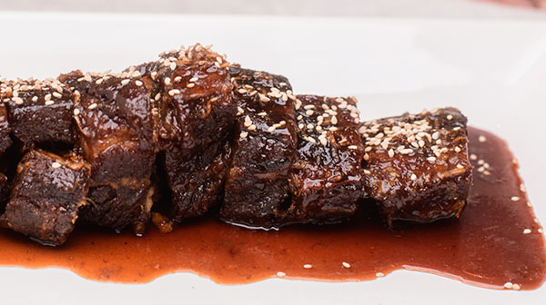 Costillar de res glaseado