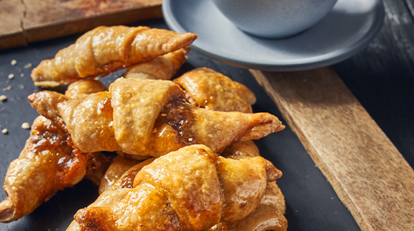 Cuernitos hojaldrados de chabacano