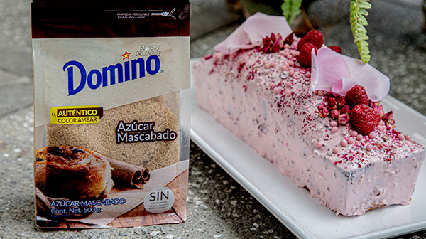 Panqué de rosas y frambuesas
