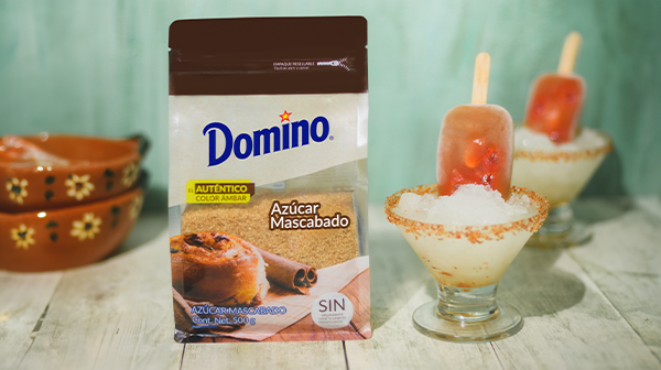 Paleta de tamarindo sobre margarita