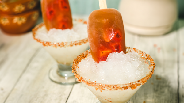 Paleta de tamarindo sobre margarita