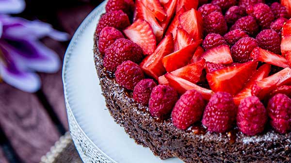 Pastel de chocolate y frambuesa fudge