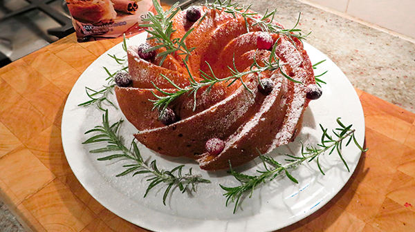 Pastel espiral de naranja y arándanos