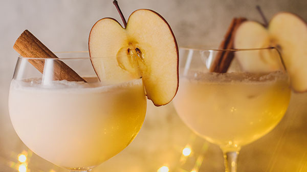 Cocktail de sidra de manzana y bourbon