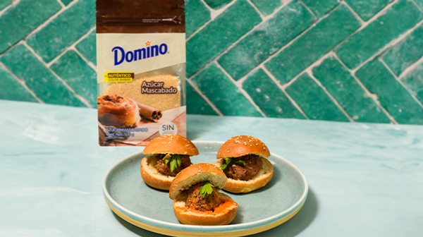 Sliders de albóndigas en salsa búfalo