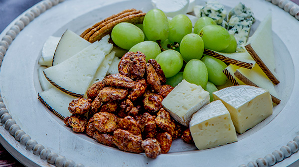 Tabla De Quesos Con Nueces Garapiñadas