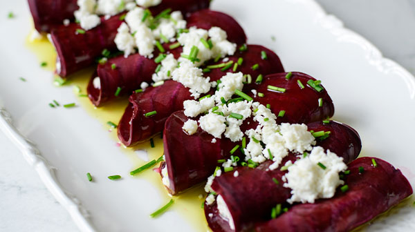 Tacos de betabel con queso feta cremoso