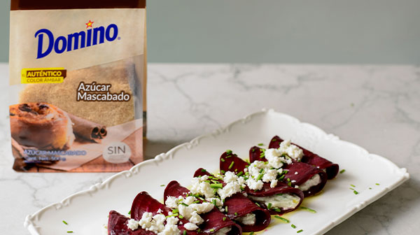 Tacos de betabel con queso feta cremoso