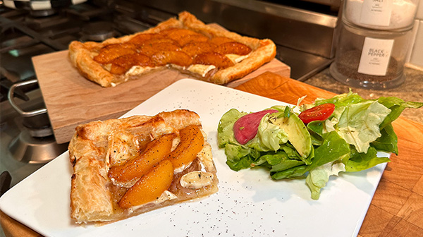 Tarta de durazno y queso brie
