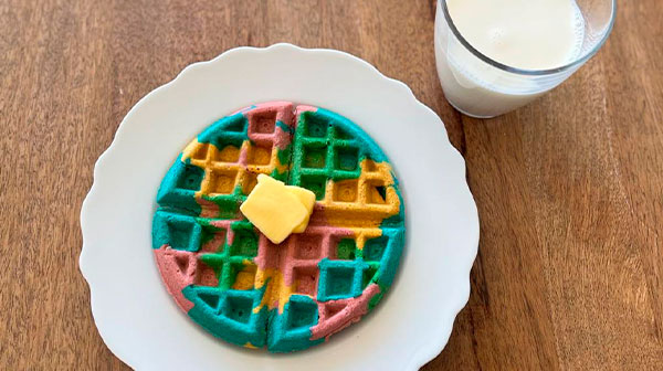 Waffles de colores con avena y plátano