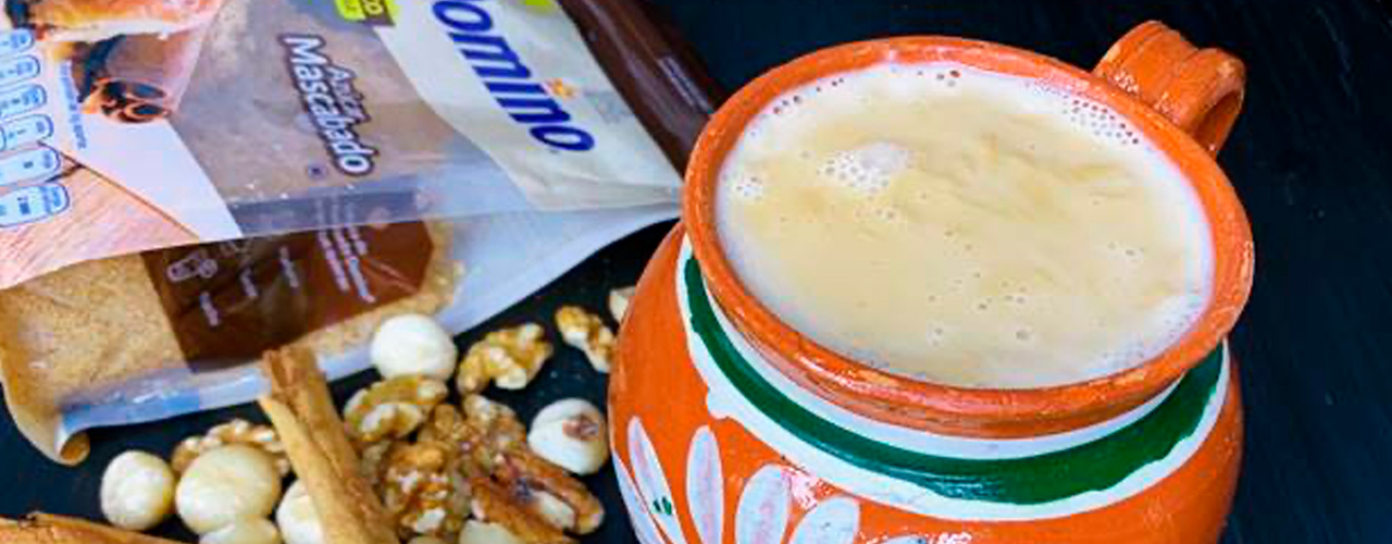 Atole de Cajeta con nuez de macadamia