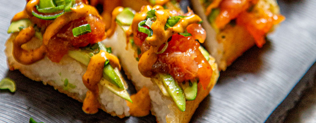 Crispy rice cakes con spicy tuna - comparación