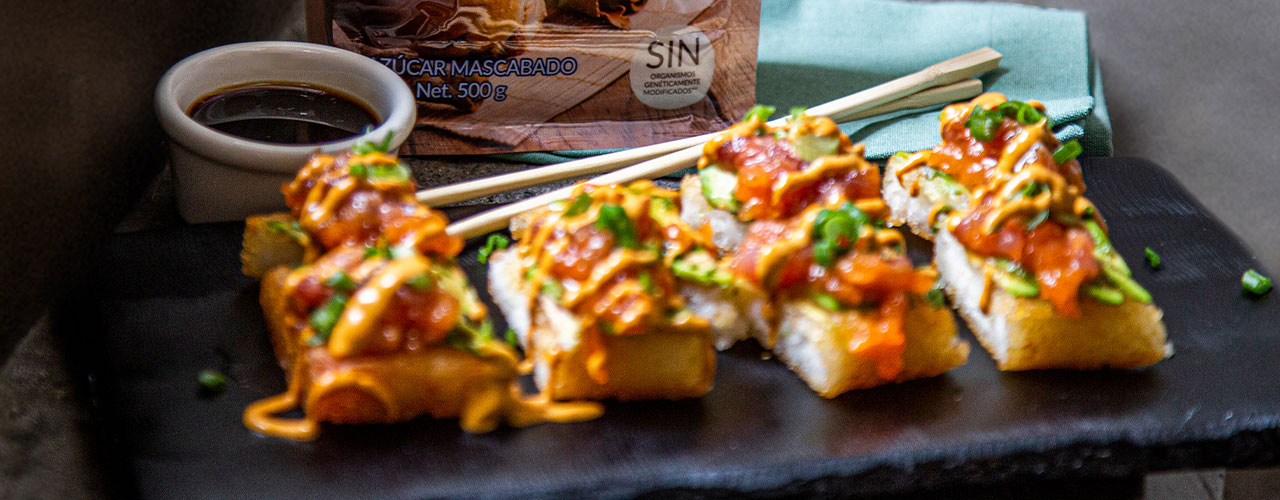 Crispy rice cakes con spicy tuna