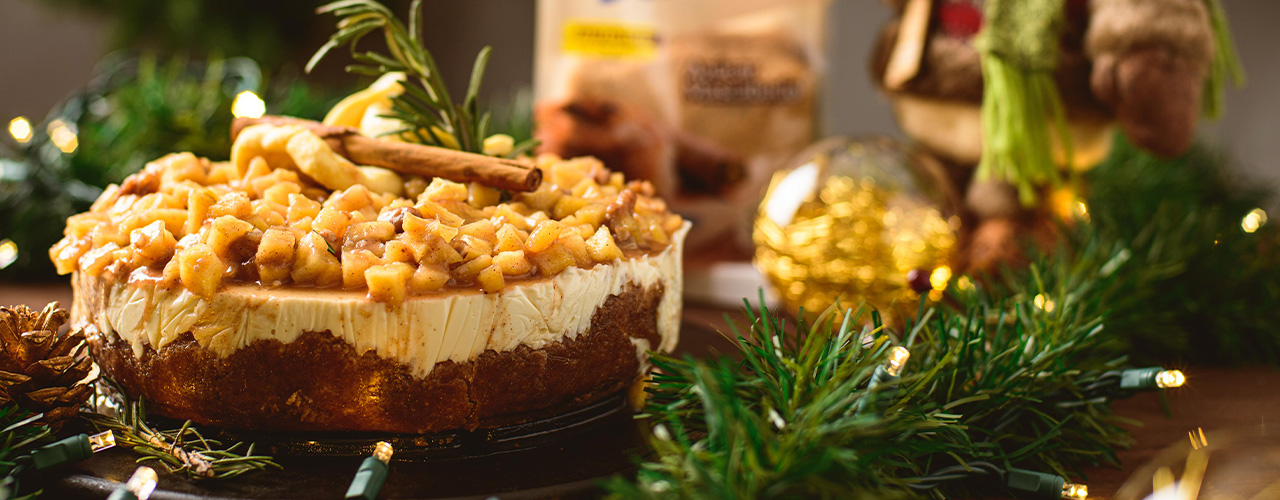 Cheesecake navideño de manzana con canela