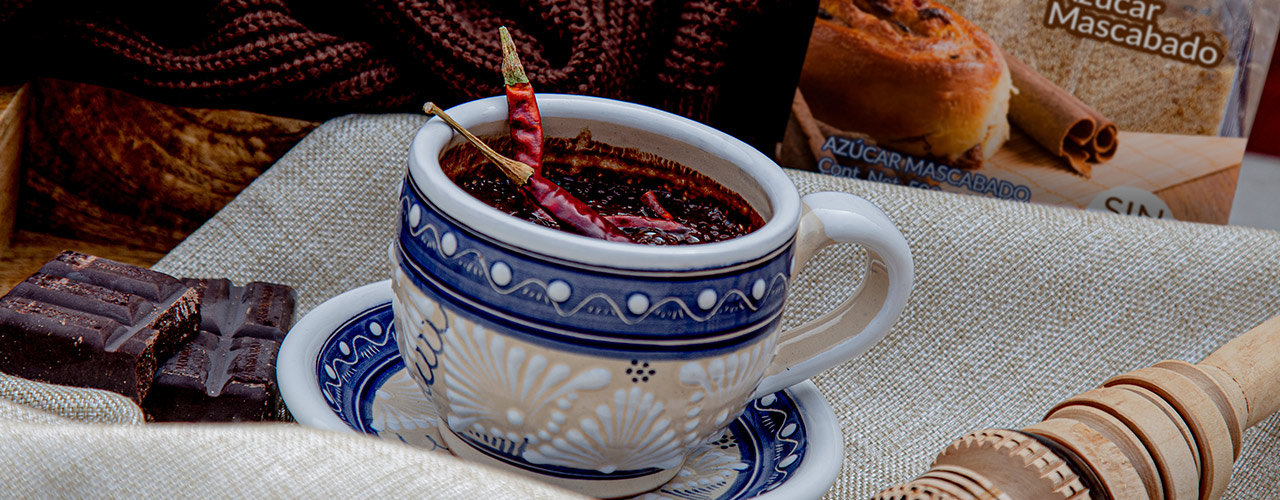 Chocolate caliente estilo prehispánico