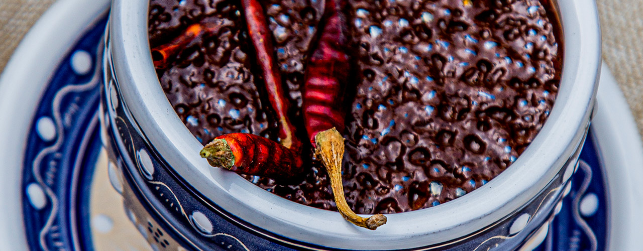 Chocolate caliente estilo prehispánico - comparación