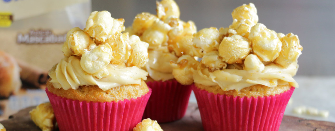 Cupcakes de elote con palomitas de caramelo