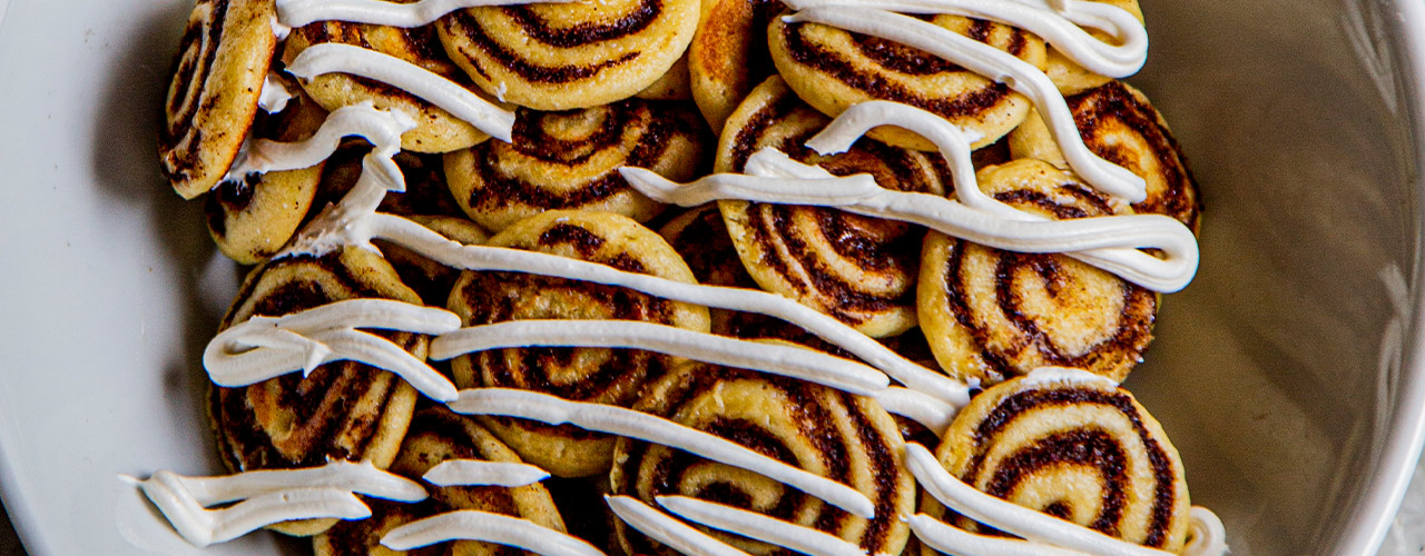 Mini hot cakes sabor rollo de canela