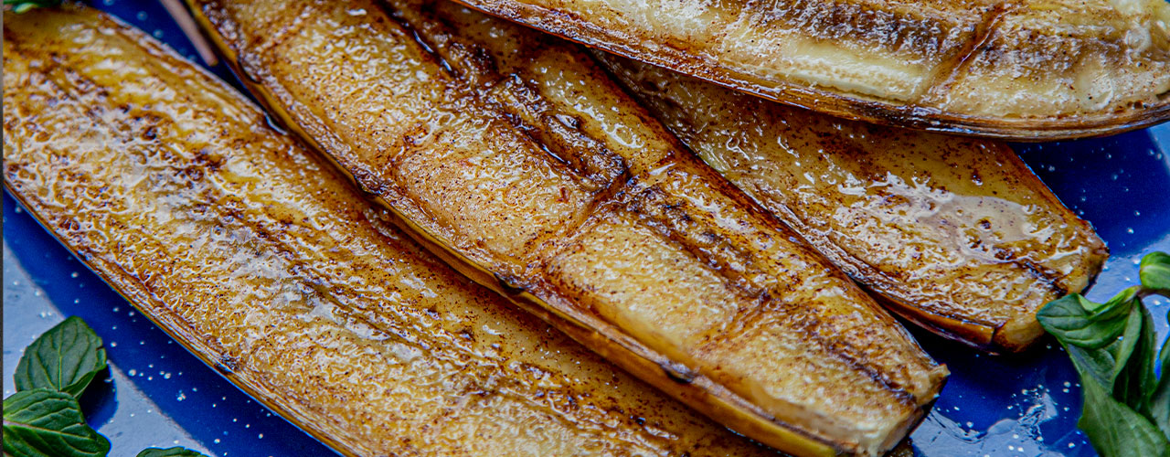 Plátanos al carbón con salsa de caramelo y vainilla - comparación