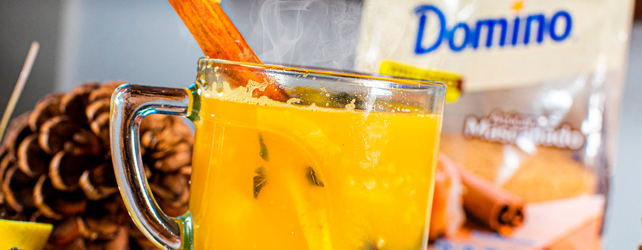 Ponche de arándano con naranja y canela