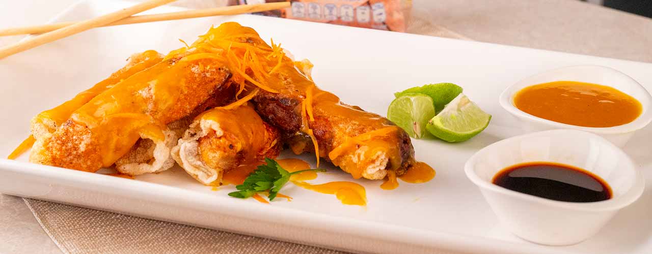 Rollitos Primavera De Cangrejo Al Chipotle Con Salsa De Mango