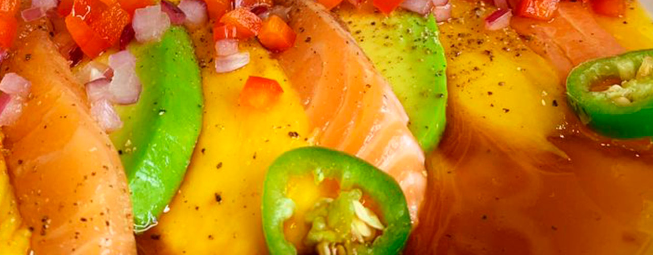 Tiradito de salmón y mango - comparación