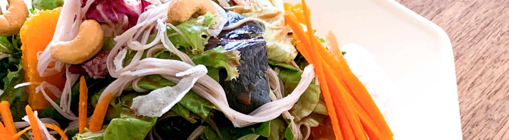 Ensalada estilo oriental con vinagreta de mandarina