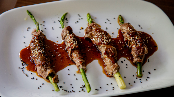 Rollitos De Espárragos Envueltos En Carne De Res