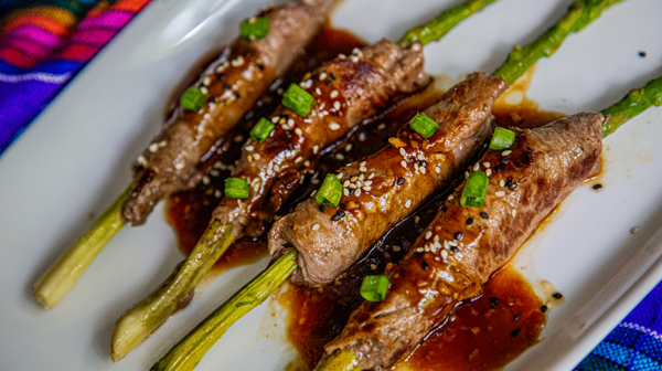 Rollitos De Espárragos Envueltos En Carne De Res