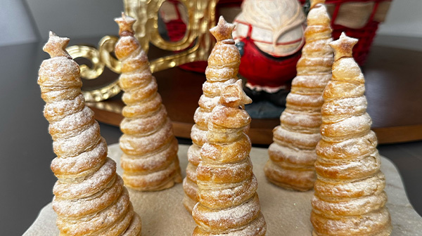 Arbolitos de navidad rellenos de caramelo y crema