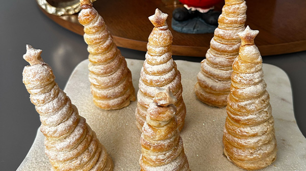 Arbolitos de navidad rellenos de caramelo y crema