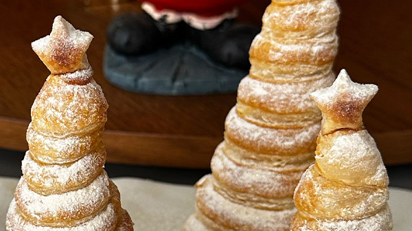 Arbolitos de navidad rellenos de caramelo y crema
