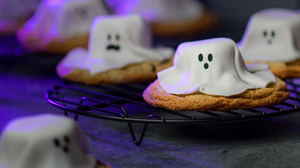 Galletas crumble con chocolate y fantasma de bombón