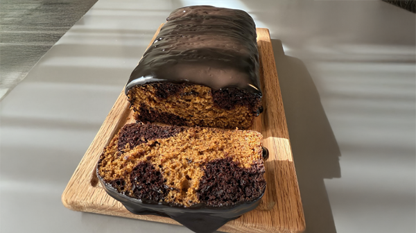 Panqué marmoleado de calabaza y chocolate