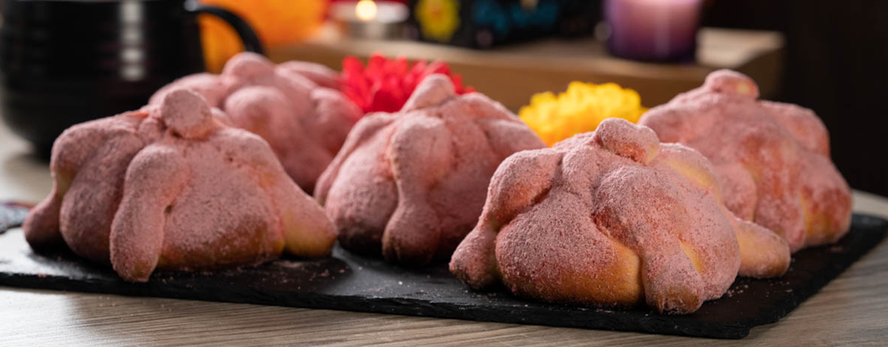 Pan de muerto rosa